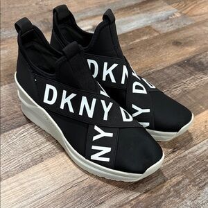 DKNY Women’s Leya Wedge Sneakers Size 7